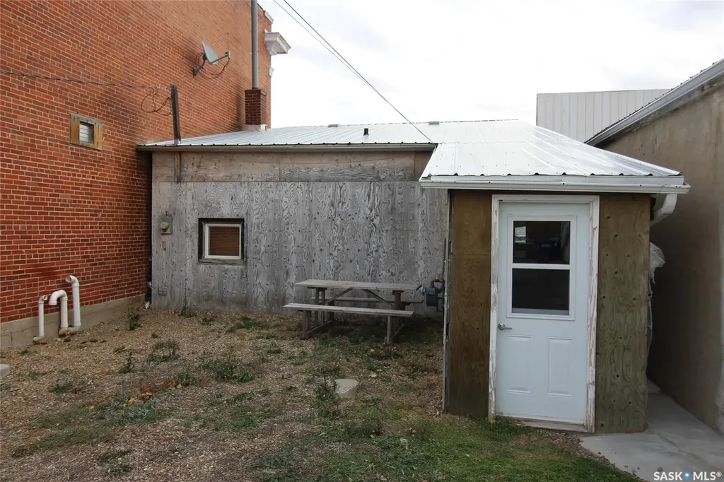 104 Maple Avenue S Eastend SK S0N 0T0