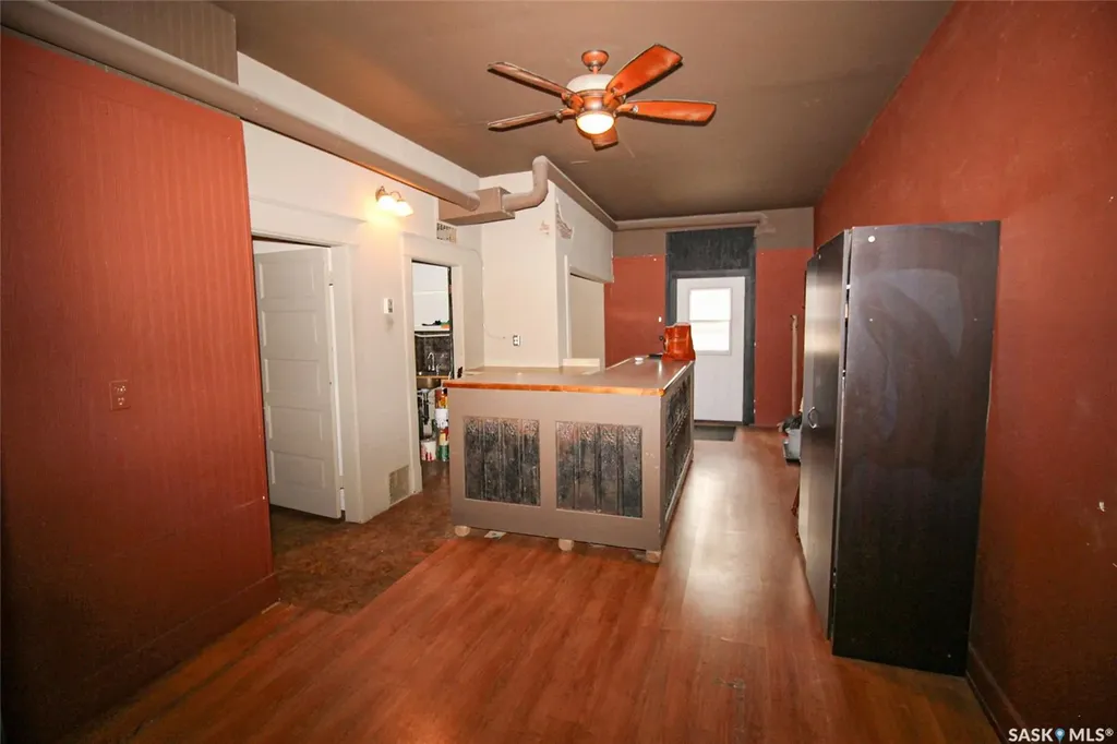 104 Maple Avenue S Eastend SK S0N 0T0