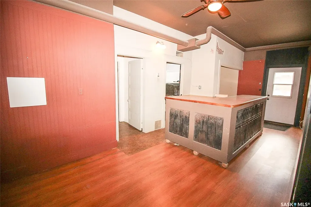 104 Maple Avenue S Eastend SK S0N 0T0