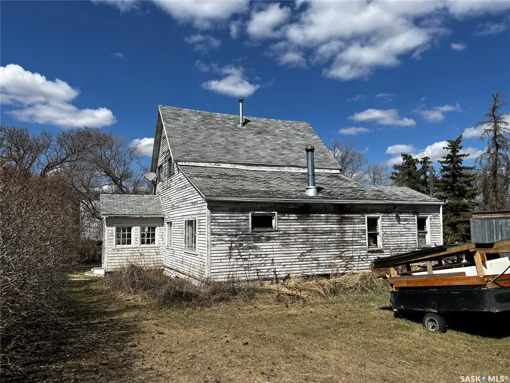 121 5th Street Bladworth SK S0G 0J0