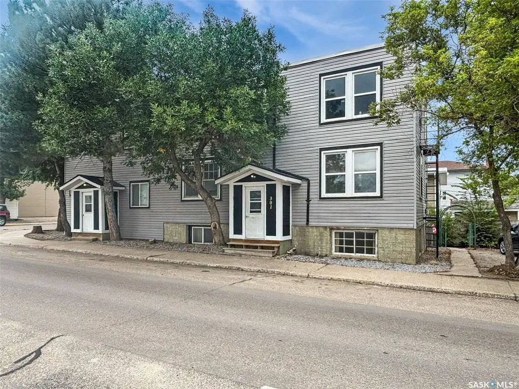301 Cheadle Street E Swift Current SK S9H 1G5