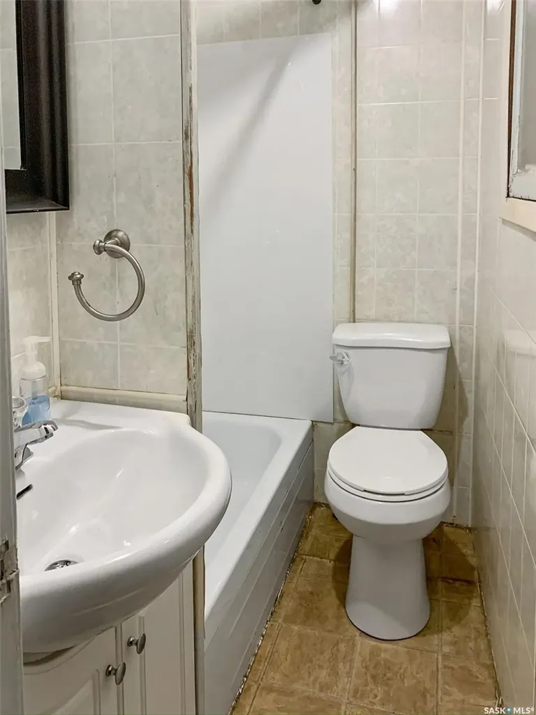 301 Cheadle Street E Swift Current SK S9H 1G5