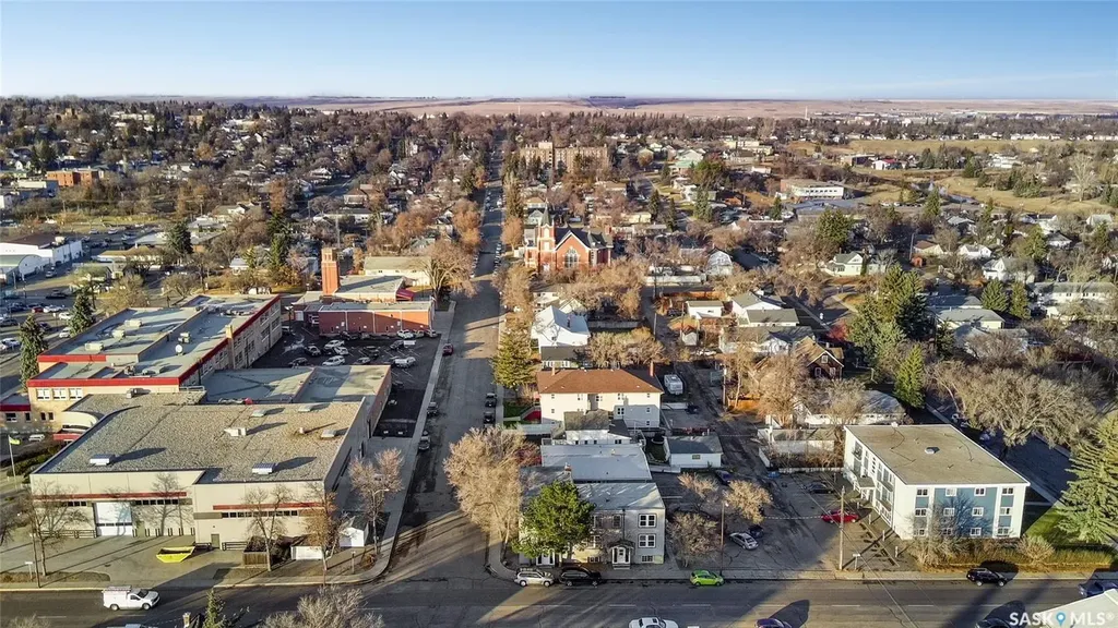 301 Cheadle Street E Swift Current SK S9H 1G5