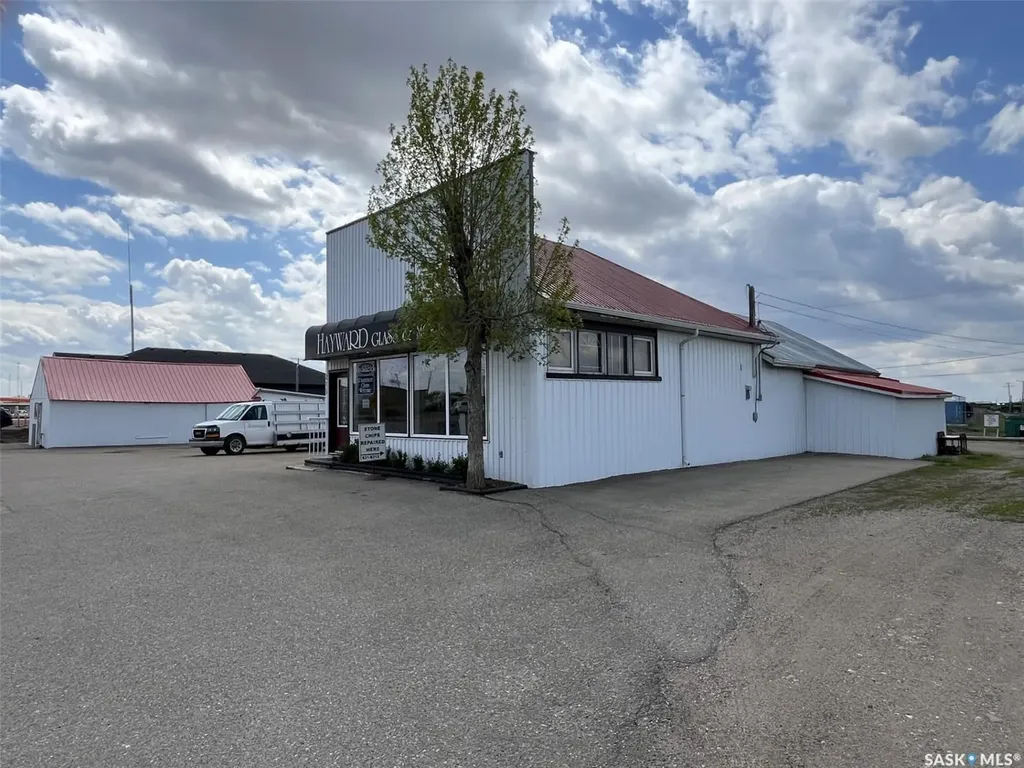215 4 Highway N Rosetown SK S0L 2V0