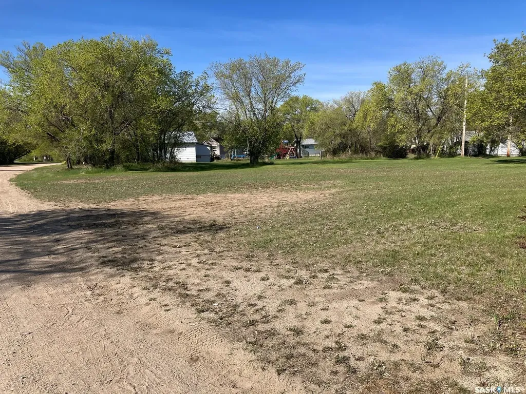 108-114 Kingsway Drive Nipawin SK S0E 1E0
