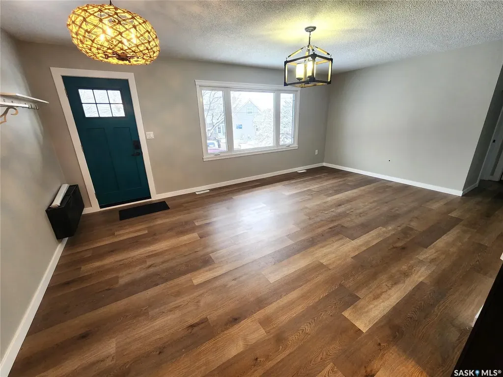 1533 Young Street Estevan SK S4A 0J5