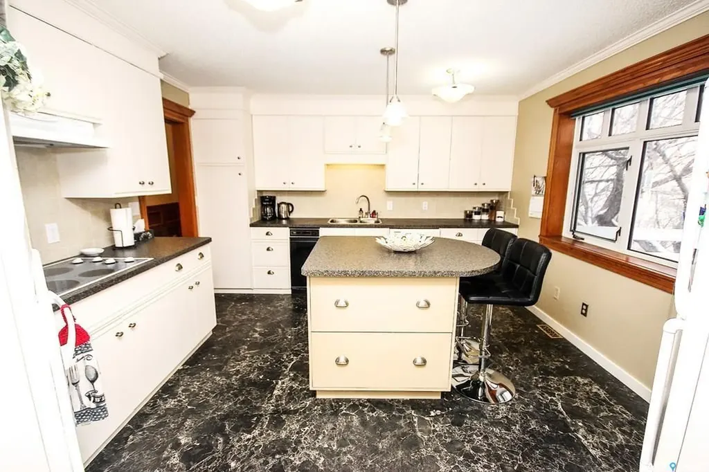 1809 Third Street Estevan SK S4A 0T1