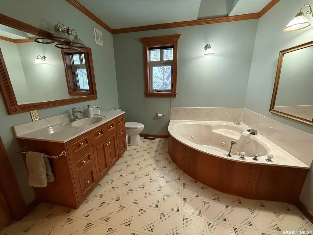 1809 Third Street Estevan SK S4A 0T1