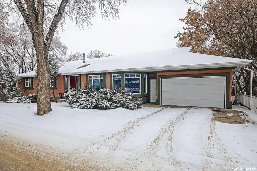 1809 Third Street Estevan SK S4A 0T1