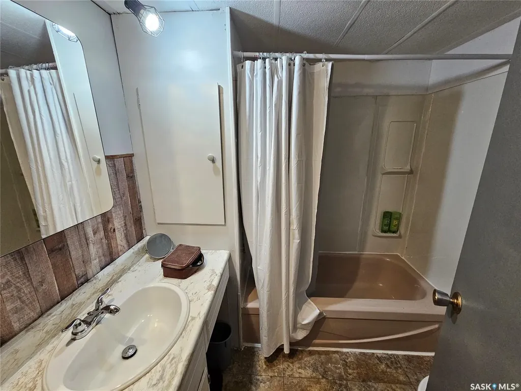 702 Railway Avenue Arcola SK S0C 0G0