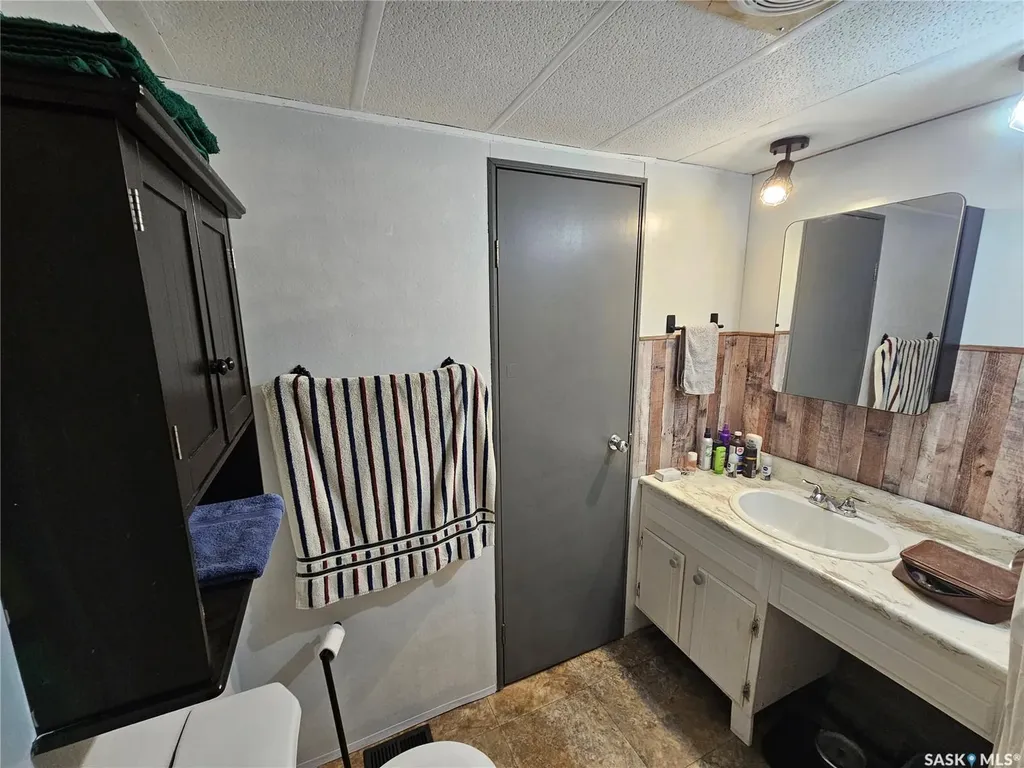 702 Railway Avenue Arcola SK S0C 0G0