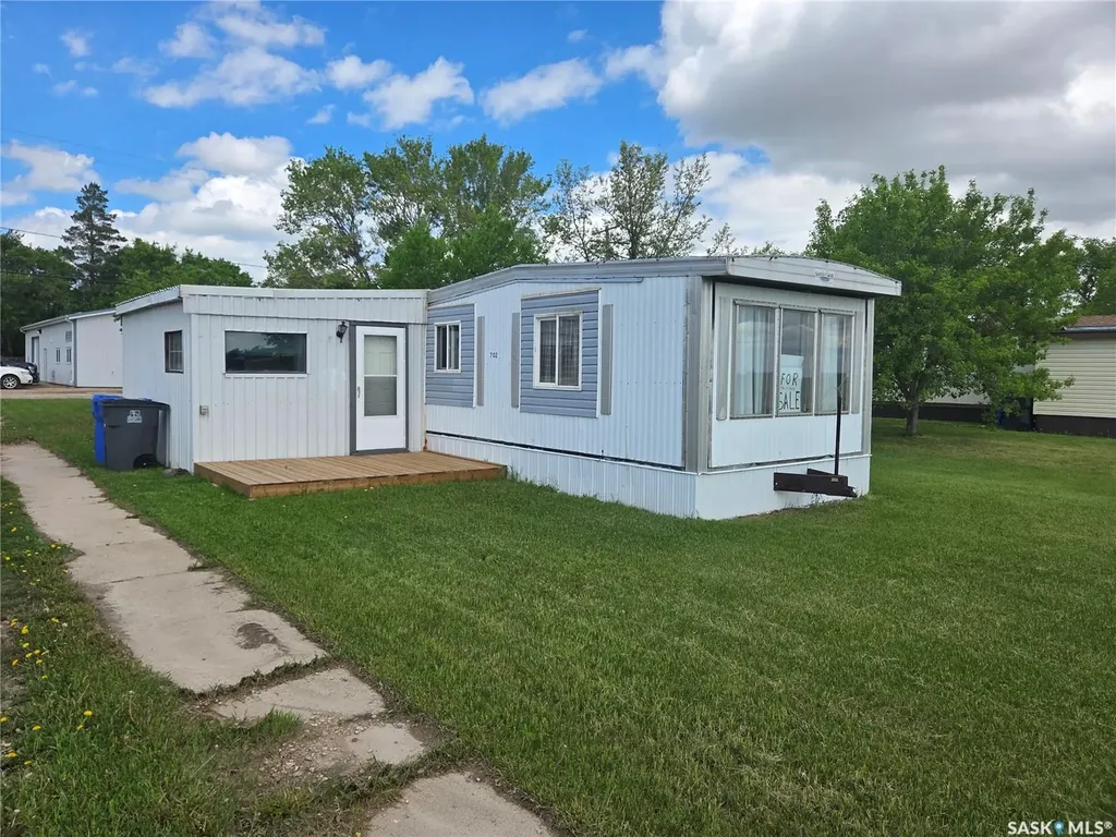 702 Railway Avenue Arcola SK S0C 0G0