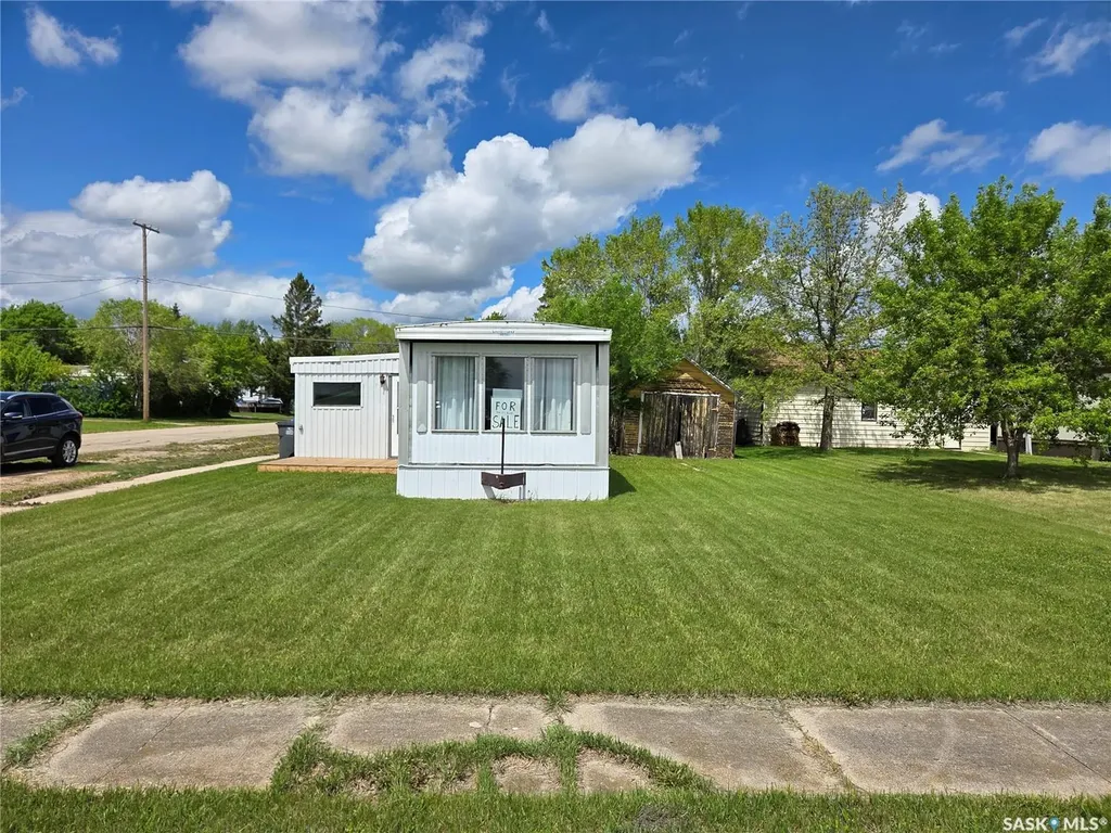 702 Railway Avenue Arcola SK S0C 0G0