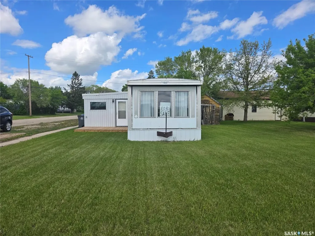 702 Railway Avenue Arcola SK S0C 0G0