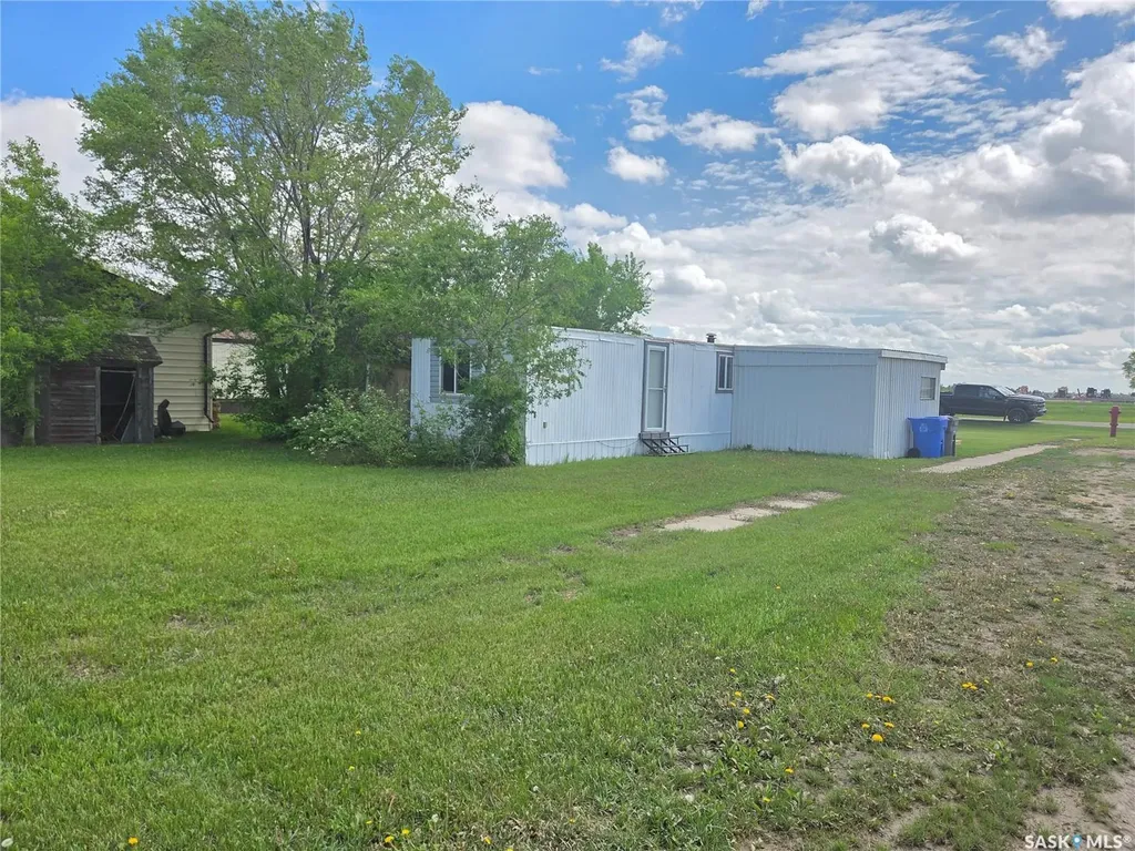 702 Railway Avenue Arcola SK S0C 0G0