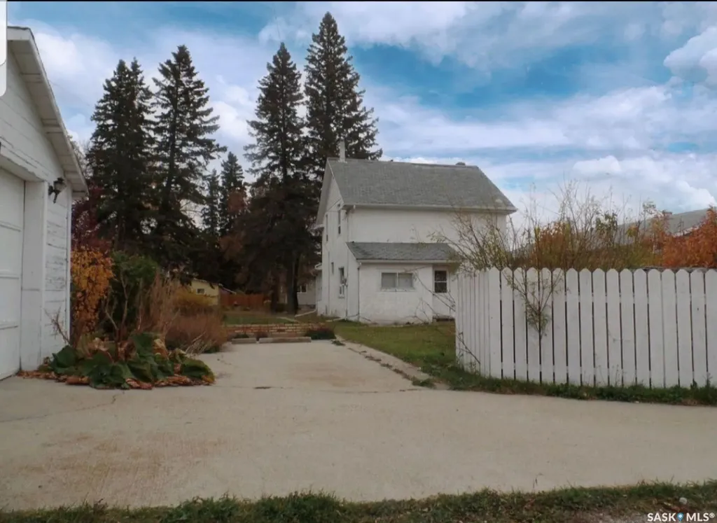 411 1st Street W Wilkie SK S0K 4W0