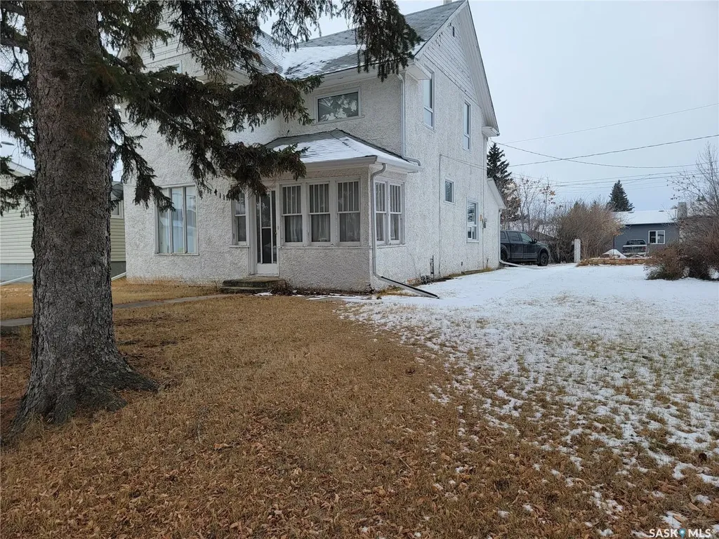 411 1st Street W Wilkie SK S0K 4W0