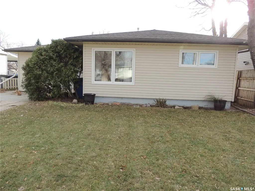 918 Albert Street Estevan SK S4A 1S3