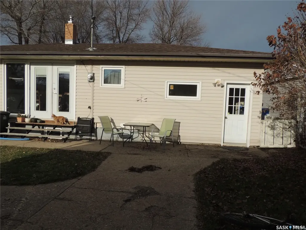 918 Albert Street Estevan SK S4A 1S3