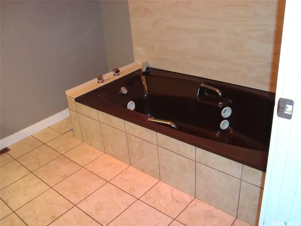 105 4th Avenue W Kyle SK S0L 1T0