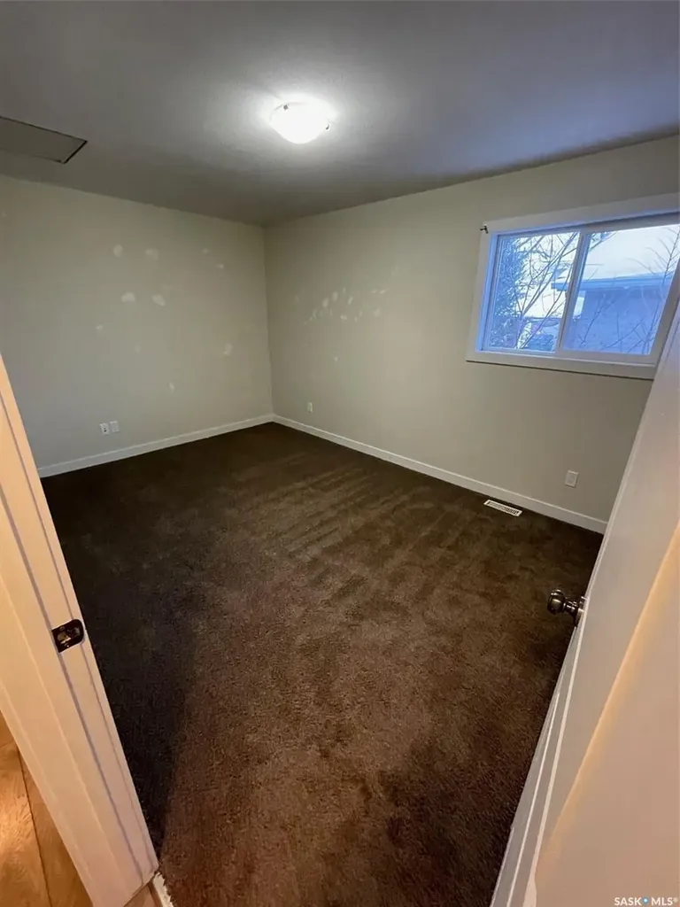 431 Vaughan Street W Moose Jaw SK S6H 5N1