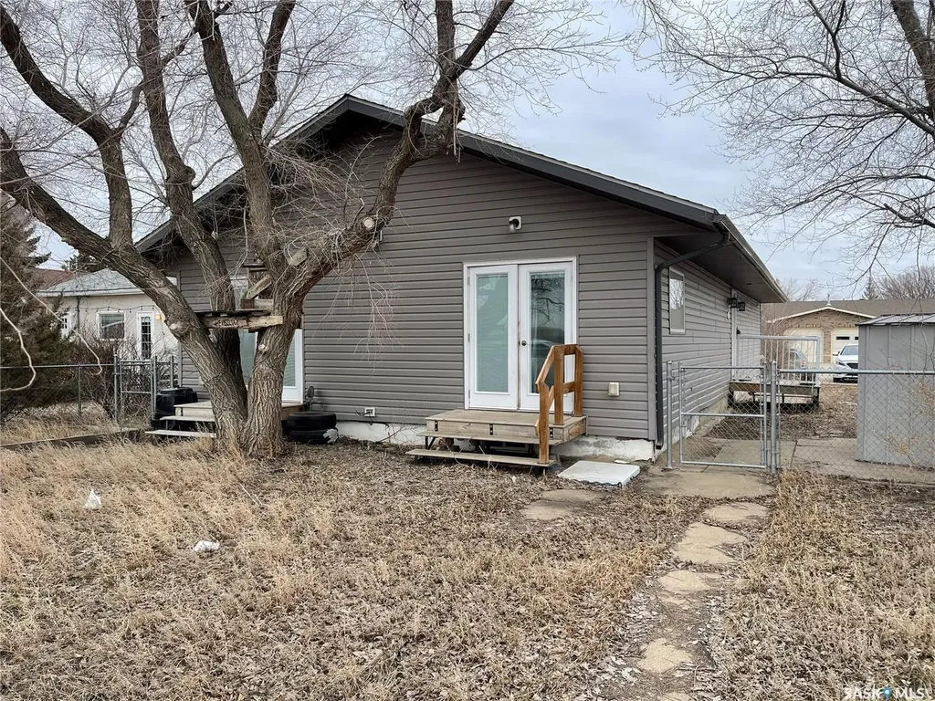 431 Vaughan Street W Moose Jaw SK S6H 5N1