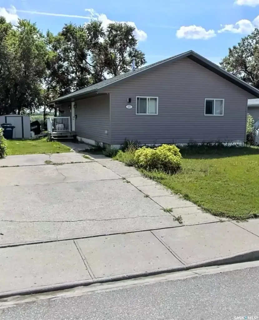 431 Vaughan Street W Moose Jaw SK S6H 5N1