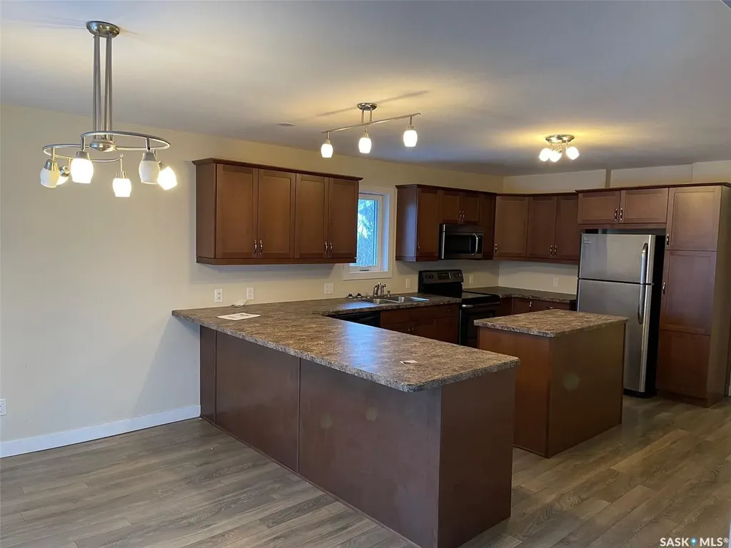 431 Vaughan Street W Moose Jaw SK S6H 5N1