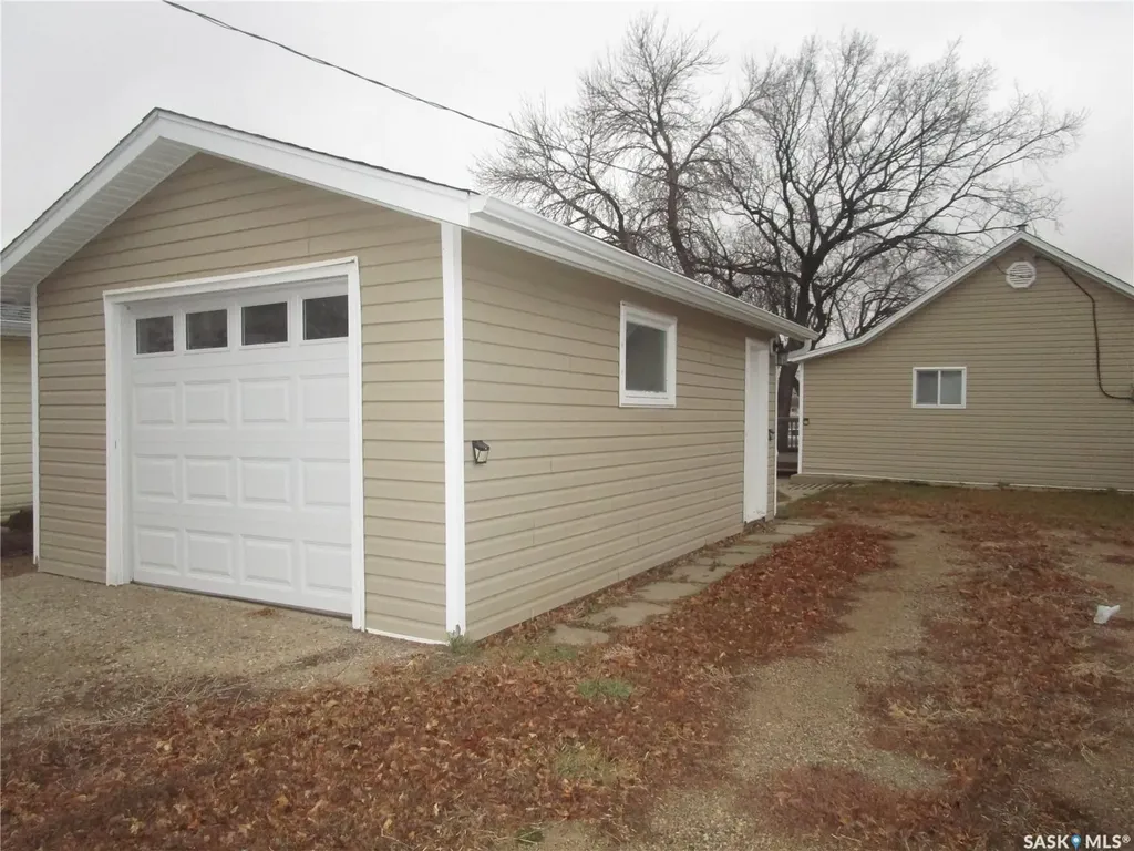 206 3rd Avenue E Assiniboia SK S0H 0B0