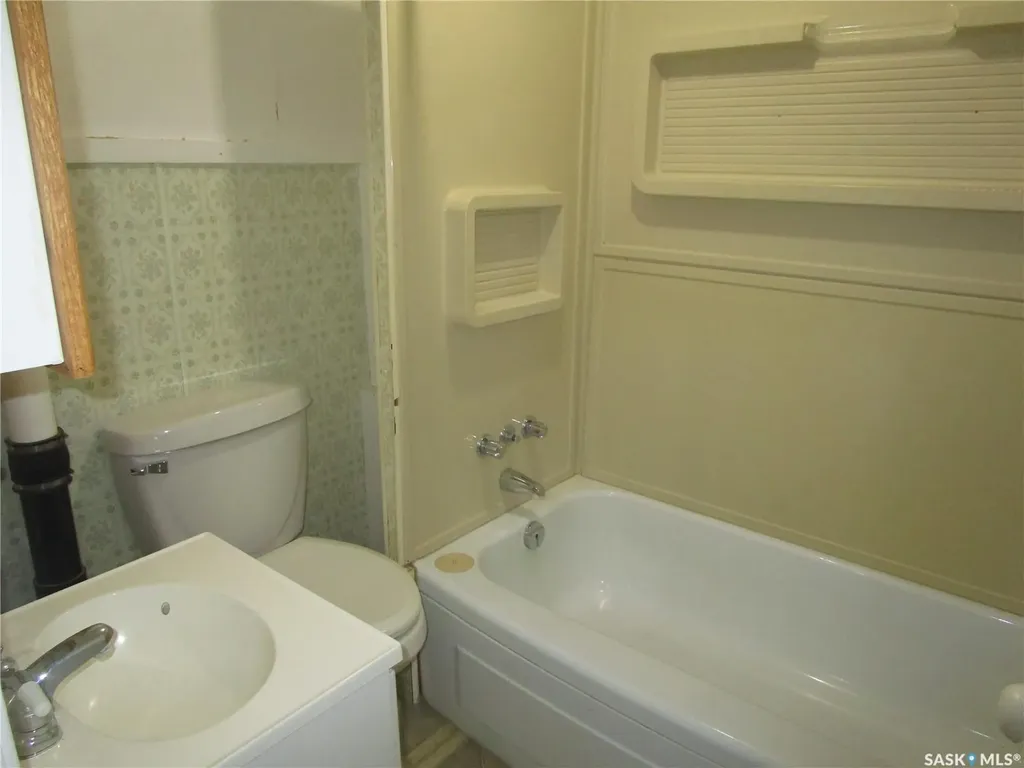 206 3rd Avenue E Assiniboia SK S0H 0B0