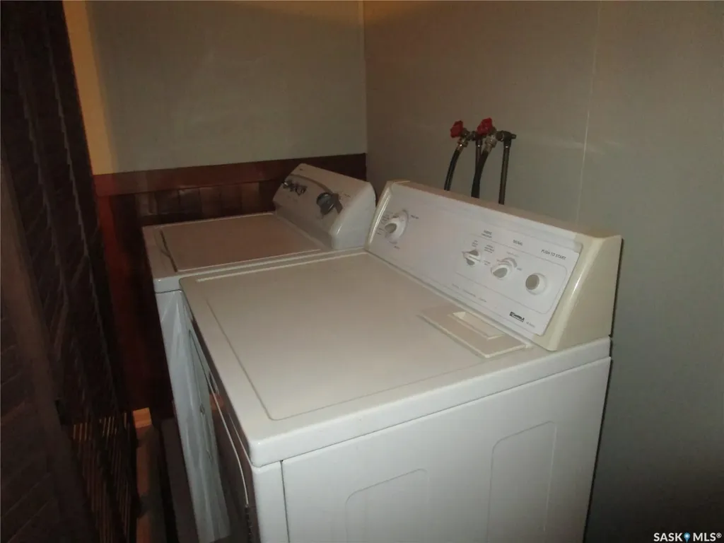 206 3rd Avenue E Assiniboia SK S0H 0B0