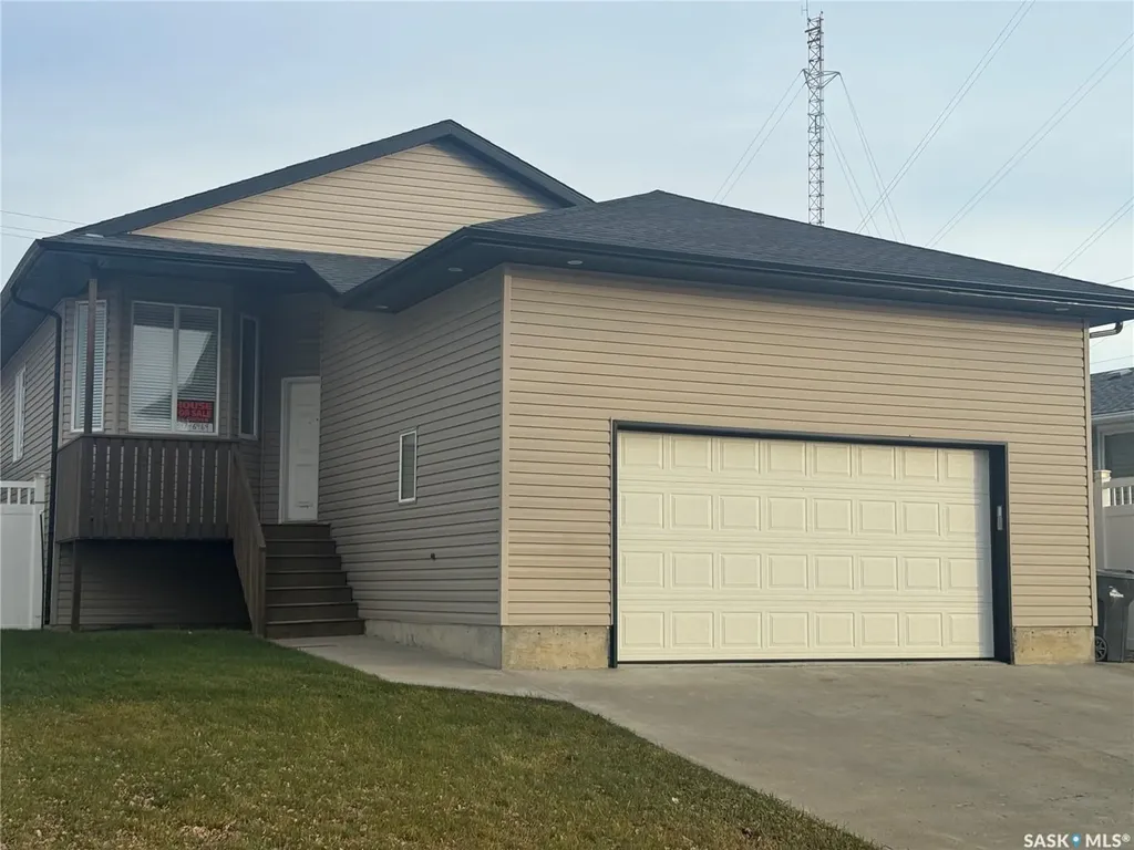 916 3rd Street SE Weyburn SK S4H 3J8
