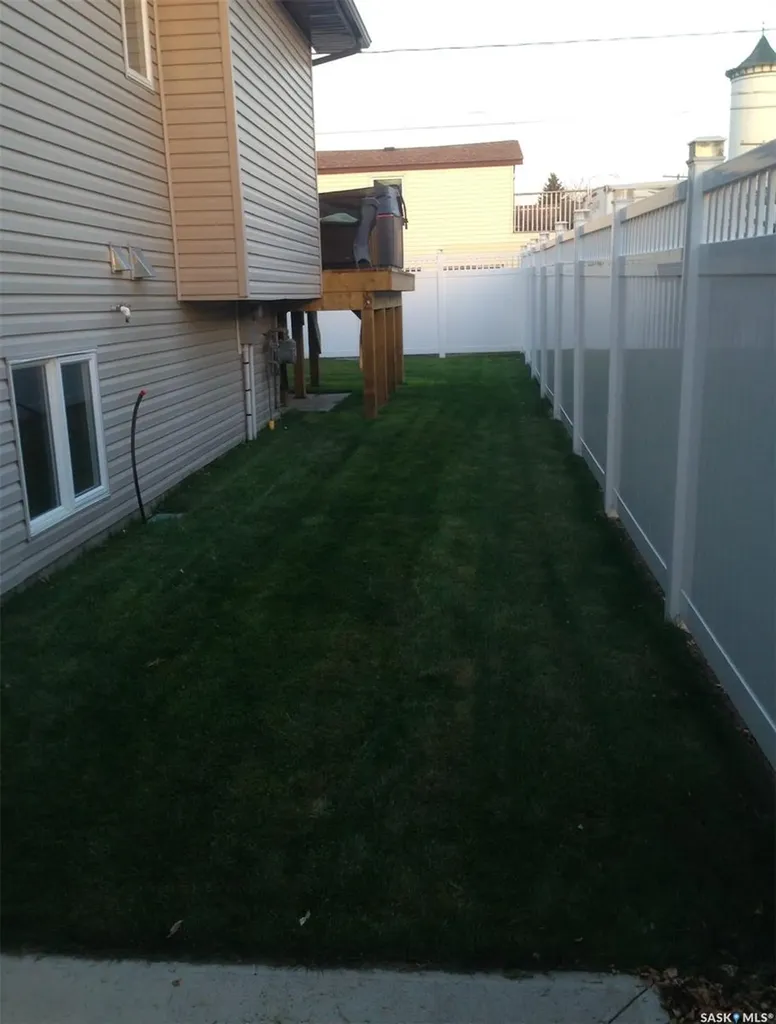 916 3rd Street SE Weyburn SK S4H 3J8
