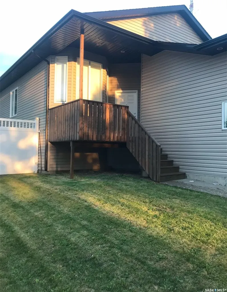 916 3rd Street SE Weyburn SK S4H 3J8