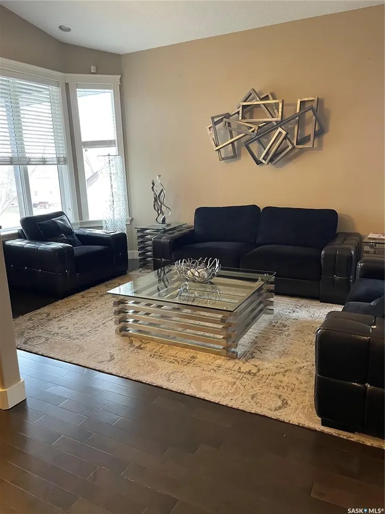 916 3rd Street SE Weyburn SK S4H 3J8