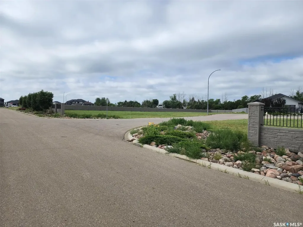 14 Beggs Place Weyburn SK S4H 3C1