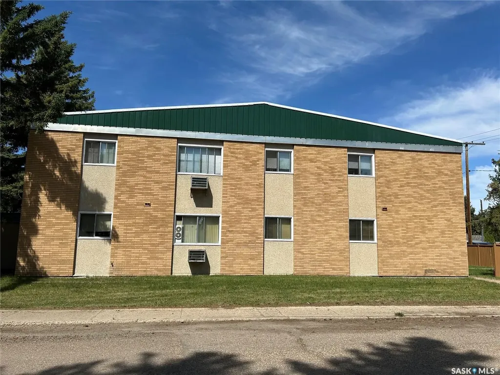 15 4th Avenue Maple Creek SK S0N 1N0