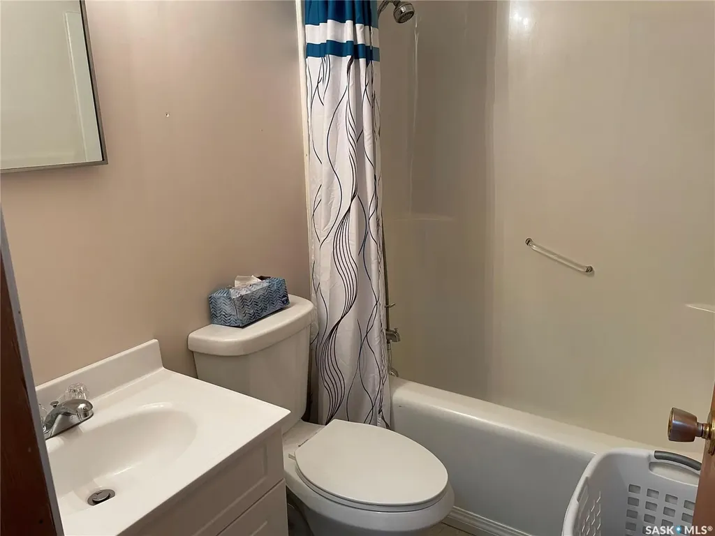 15 4th Avenue Maple Creek SK S0N 1N0