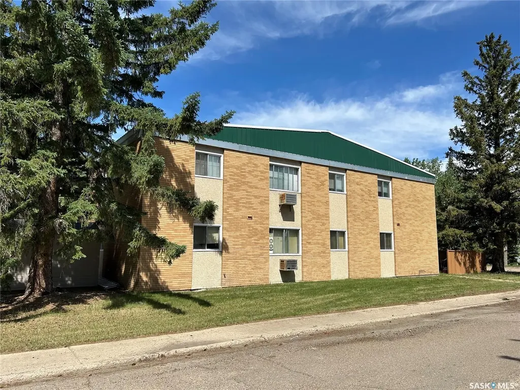 15 4th Avenue Maple Creek SK S0N 1N0
