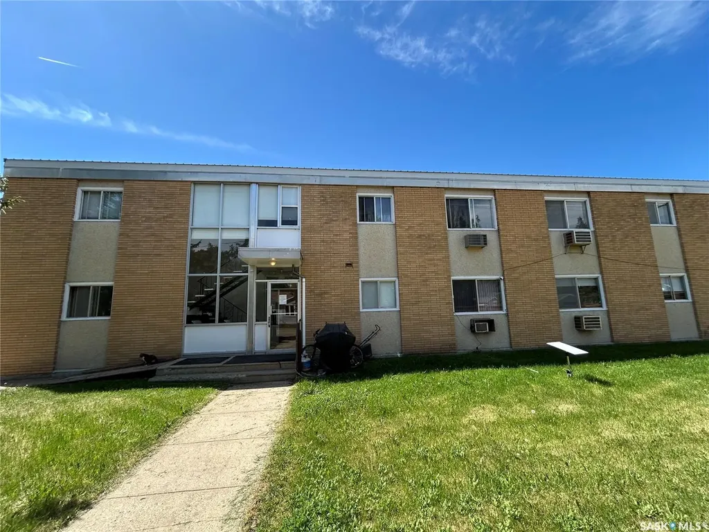 15 4th Avenue Maple Creek SK S0N 1N0
