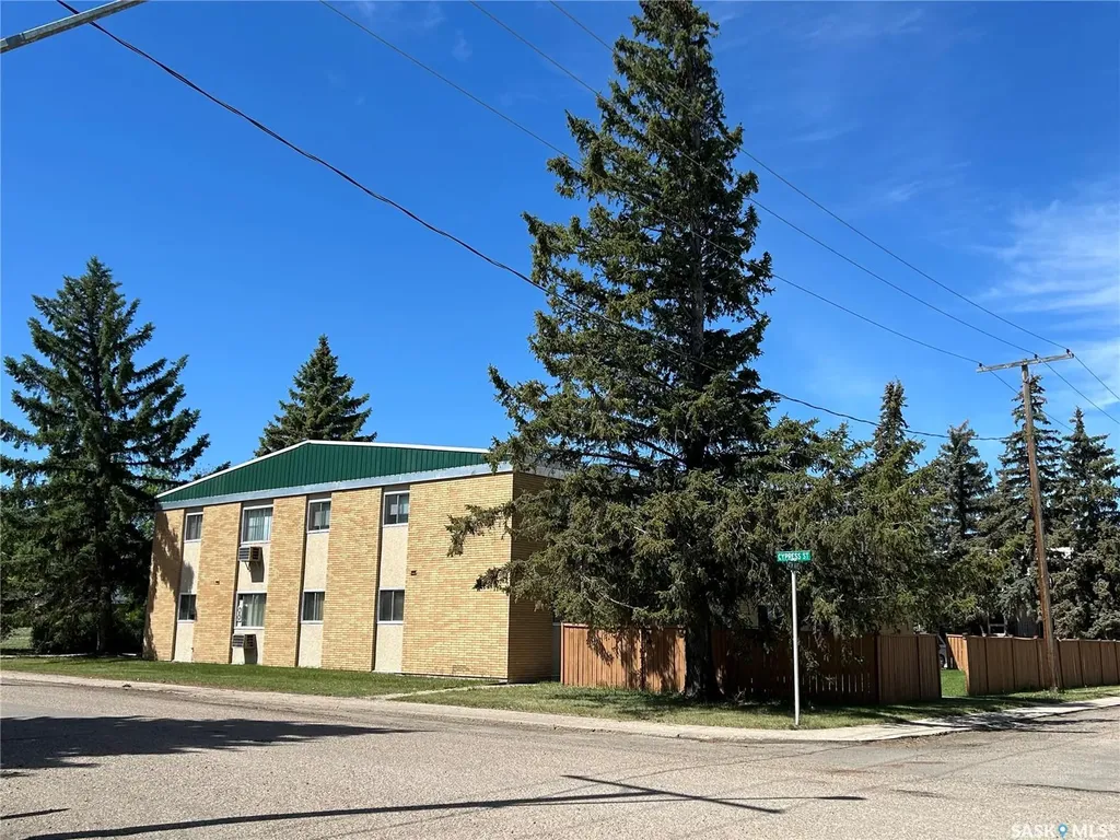 15 4th Avenue Maple Creek SK S0N 1N0