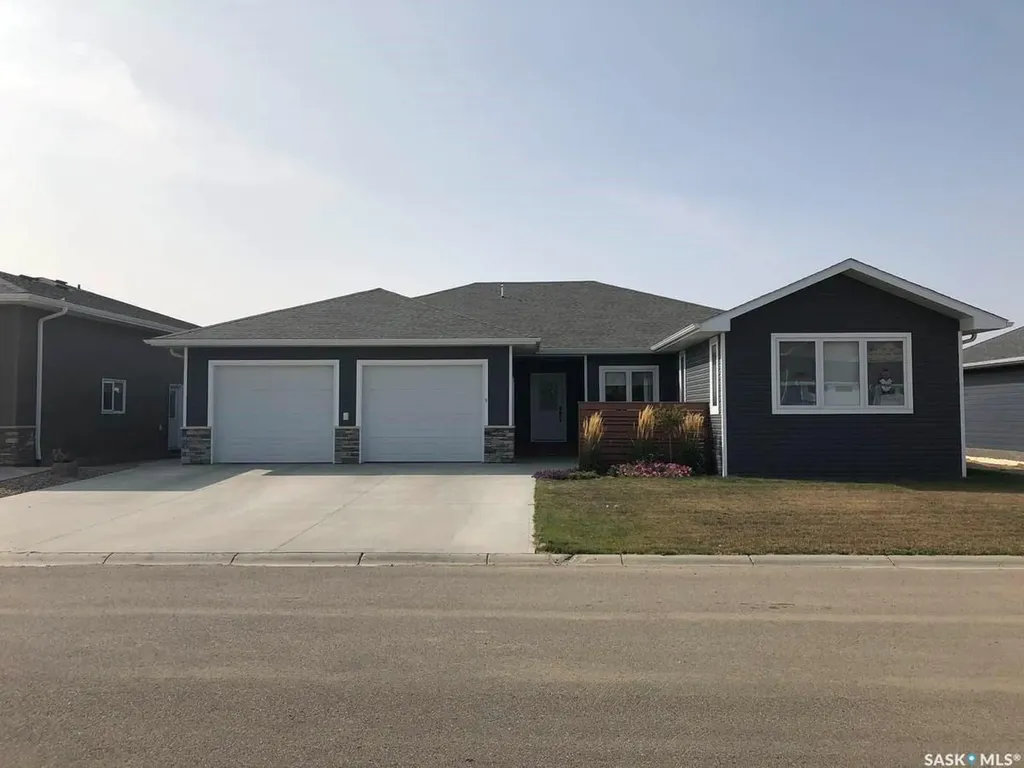 9 Warren Street S Redvers SK S0C 2H0