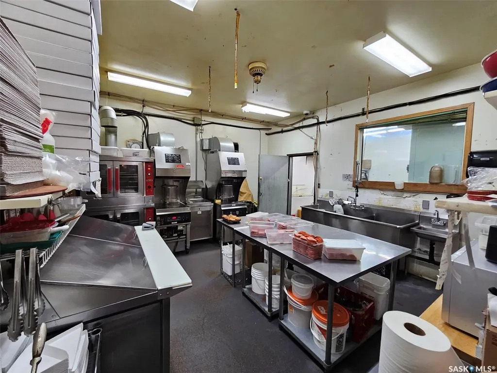 512 & 602 Railway Avenue Oxbow SK S0C 2B0