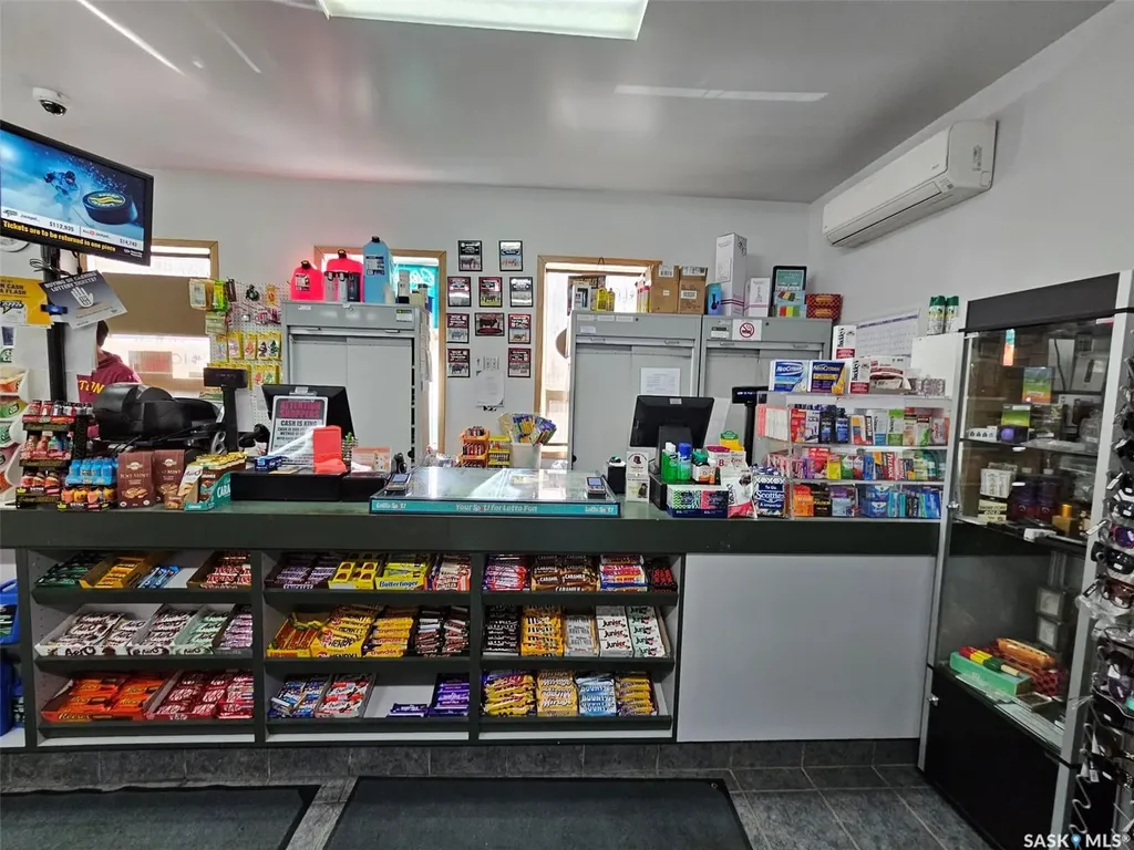512 & 602 Railway Avenue Oxbow SK S0C 2B0