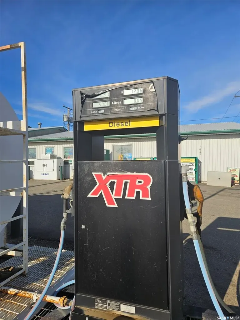 512 & 602 Railway Avenue Oxbow SK S0C 2B0