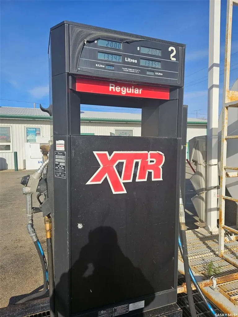 512 & 602 Railway Avenue Oxbow SK S0C 2B0