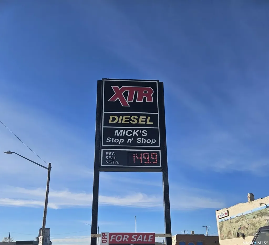 512 & 602 Railway Avenue Oxbow SK S0C 2B0