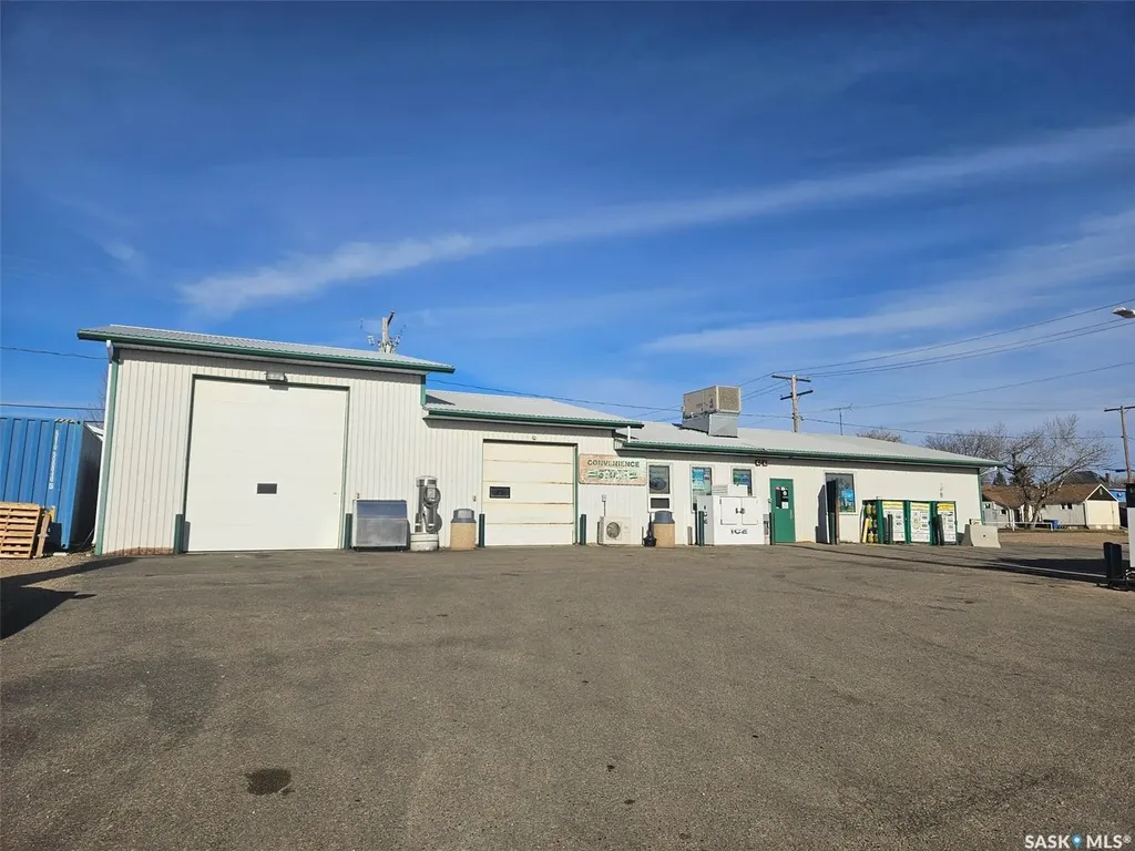 512 & 602 Railway Avenue Oxbow SK S0C 2B0