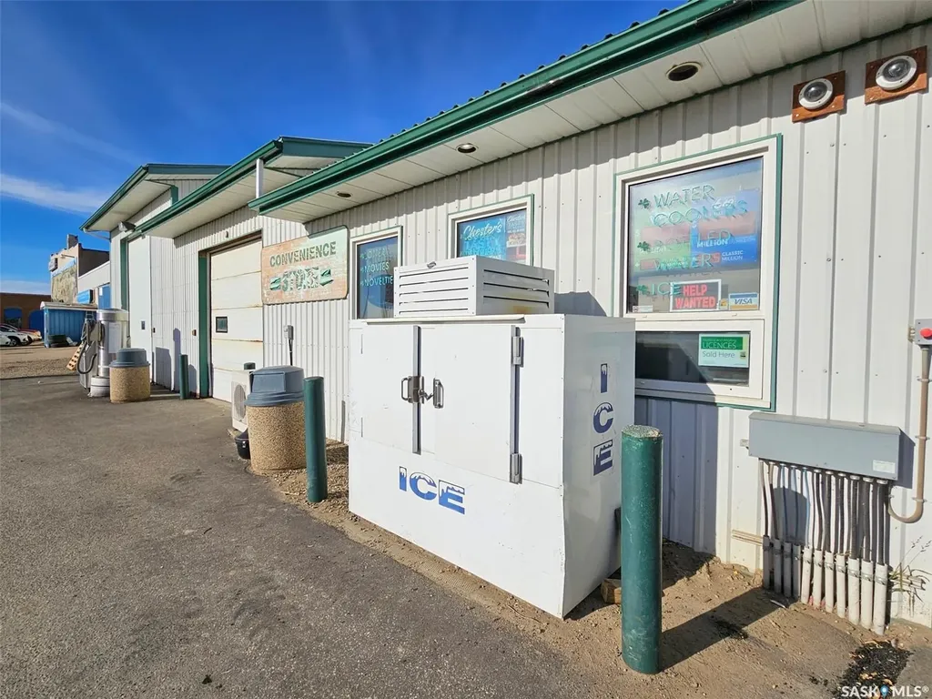 512 & 602 Railway Avenue Oxbow SK S0C 2B0