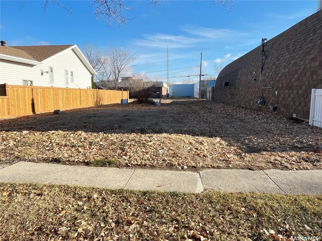 210 Maple Street Maple Creek SK S0N 1N0
